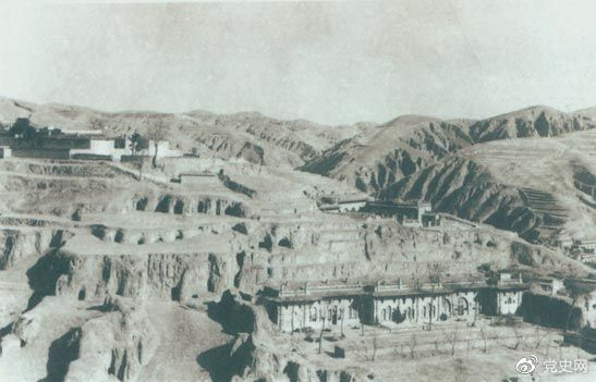 1947年12月25日至28日，中共中央在陜北米脂楊家溝召開擴(kuò)大會(huì)議（十二月會(huì)議）。圖為會(huì)議會(huì)址。